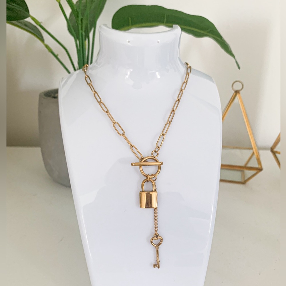 Stainless steel heart key toggle necklace